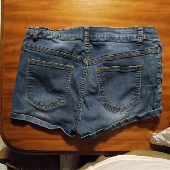 4pair of woman's cut off sorts sizes 10-14 areopostle Arizona vgs and another - Picture 7 of 9